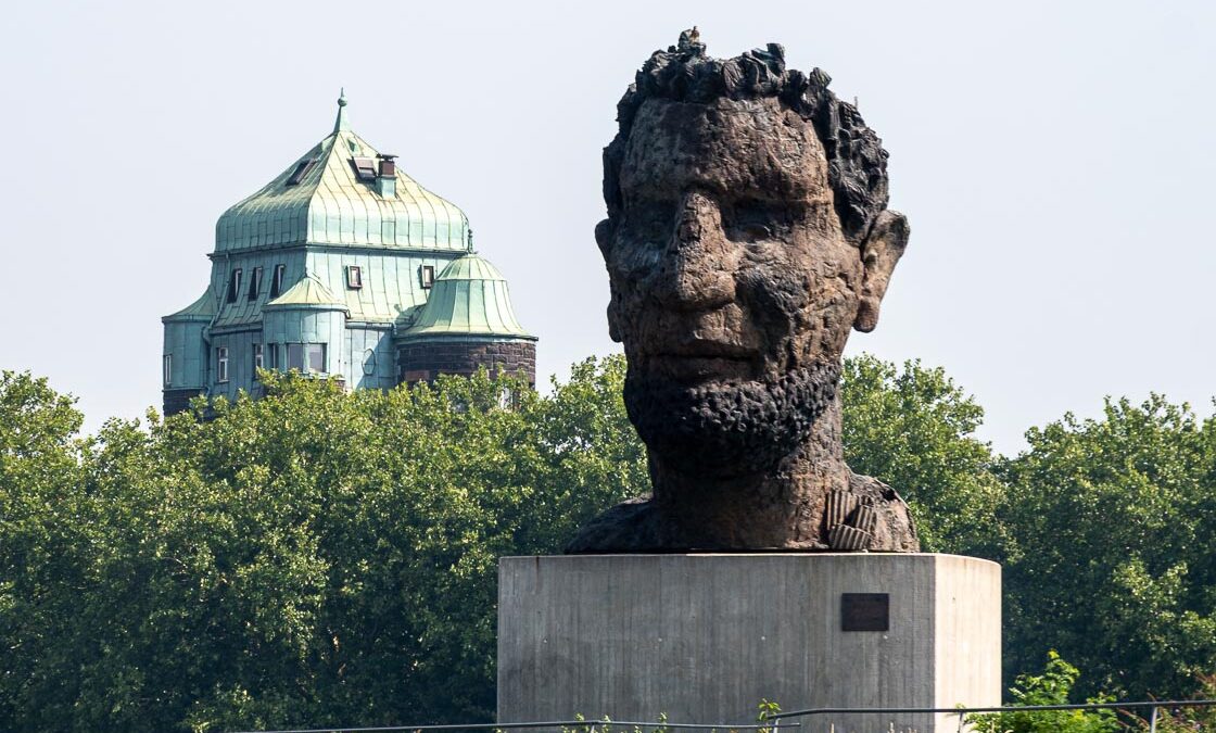 Hafenrundfahrt und Binnenschiffahrtsmuseum Duisburg